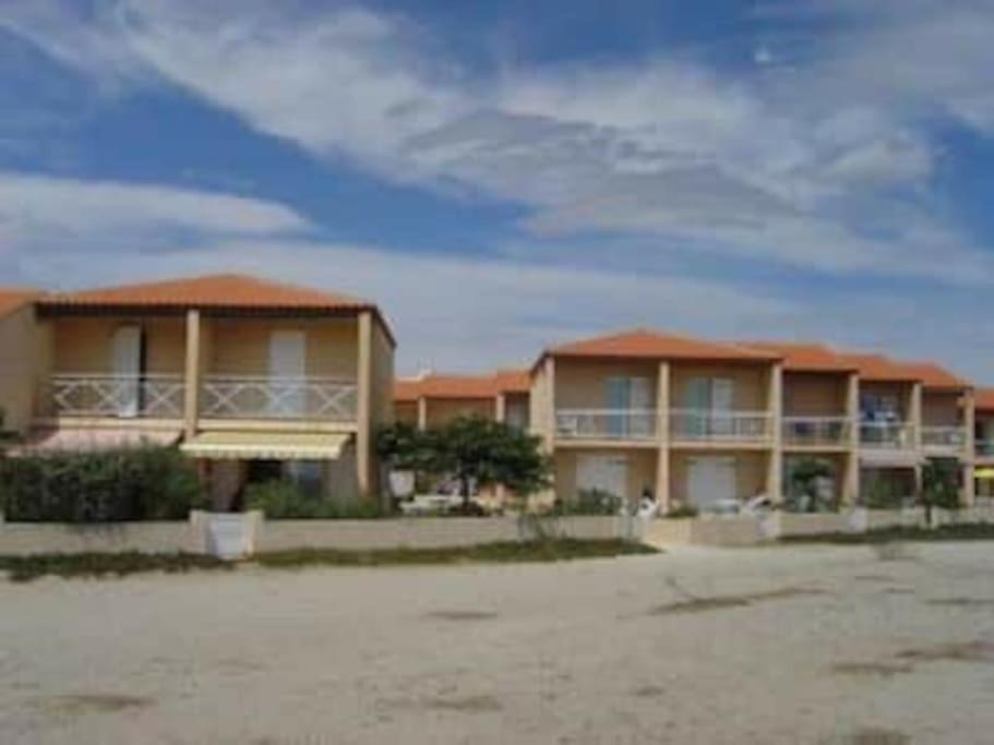 Maison Face A La Mer Sur Le Sable Le Barcarès Extérieur photo