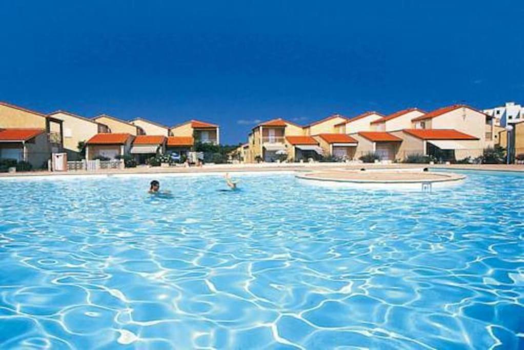 Maison Face A La Mer Sur Le Sable Le Barcarès Extérieur photo