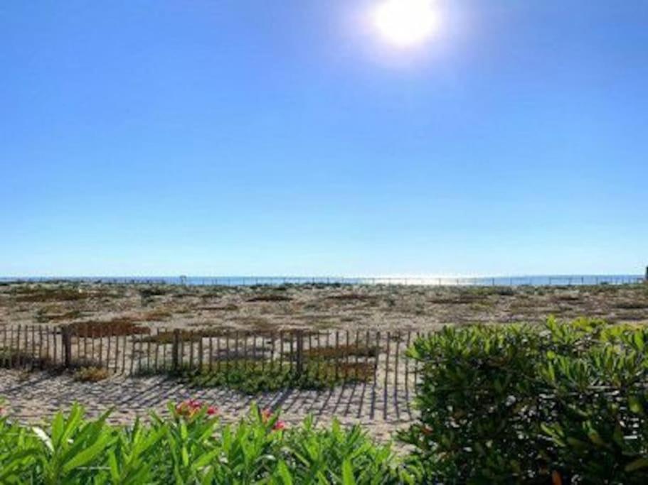 Maison Face A La Mer Sur Le Sable Le Barcarès Extérieur photo