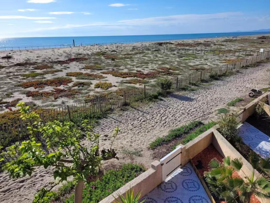 Maison Face A La Mer Sur Le Sable Le Barcarès Extérieur photo